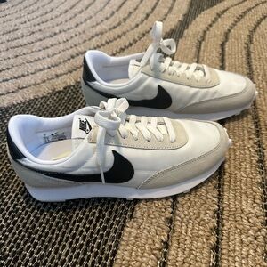 NWOT Nike DayBreak Sneakers in White/Black Summit, Size 7
